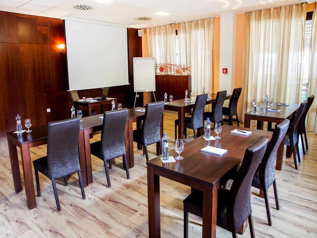 Hotel Impozant Valča Exterior foto